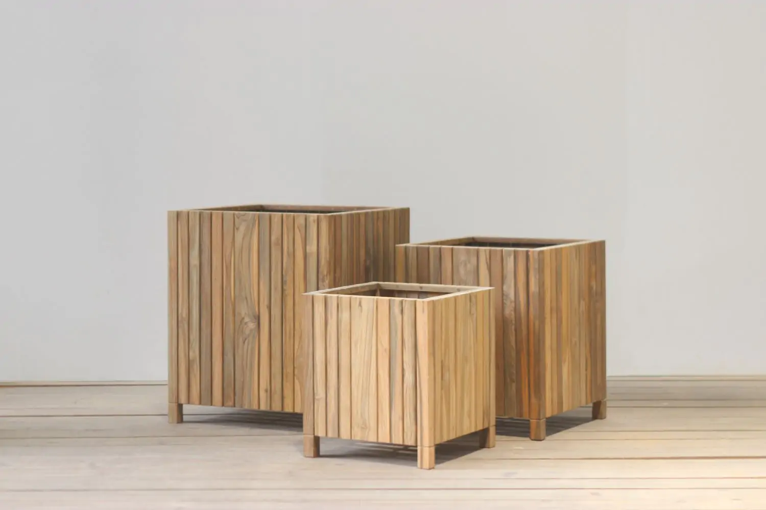  Product image 1 of the product “Set of wooden planter, cubic form made from teak wood, in the size 45, 55 and 65 cm ”